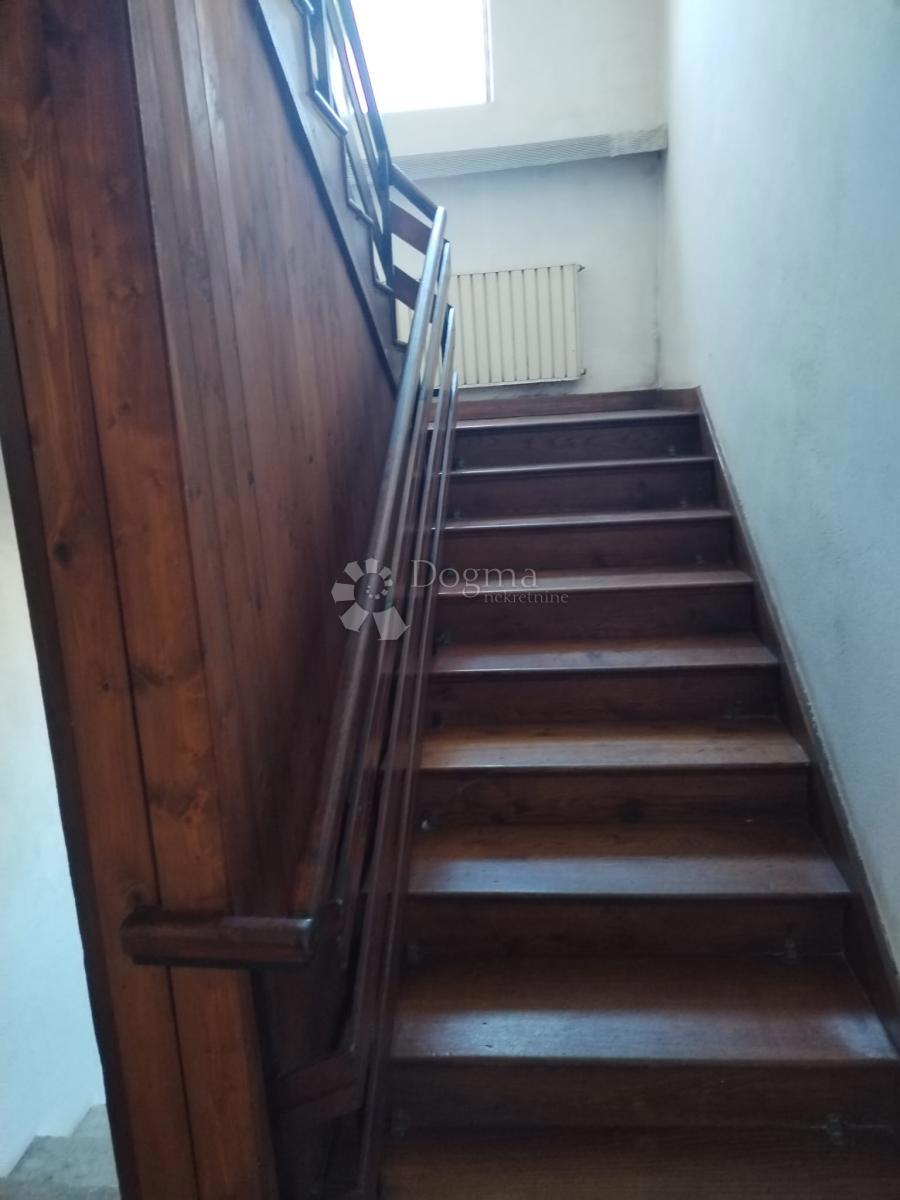 Casa Popović Brdo, Karlovac - Okolica, 260m2