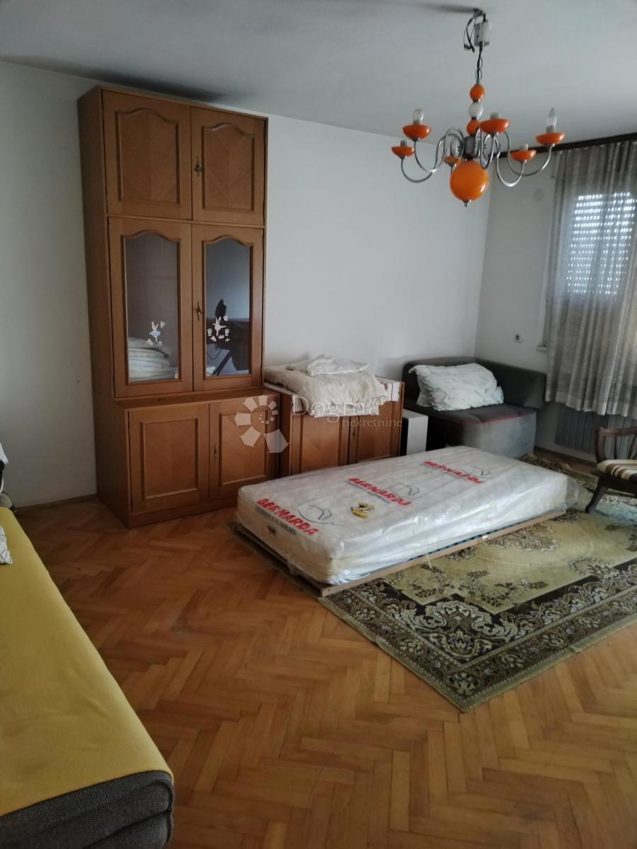 Casa Popović Brdo, Karlovac - Okolica, 260m2