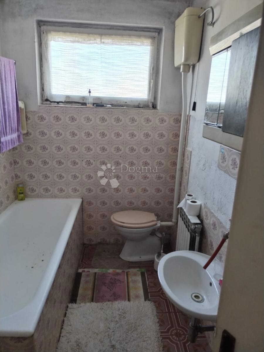 Casa Popović Brdo, Karlovac - Okolica, 260m2