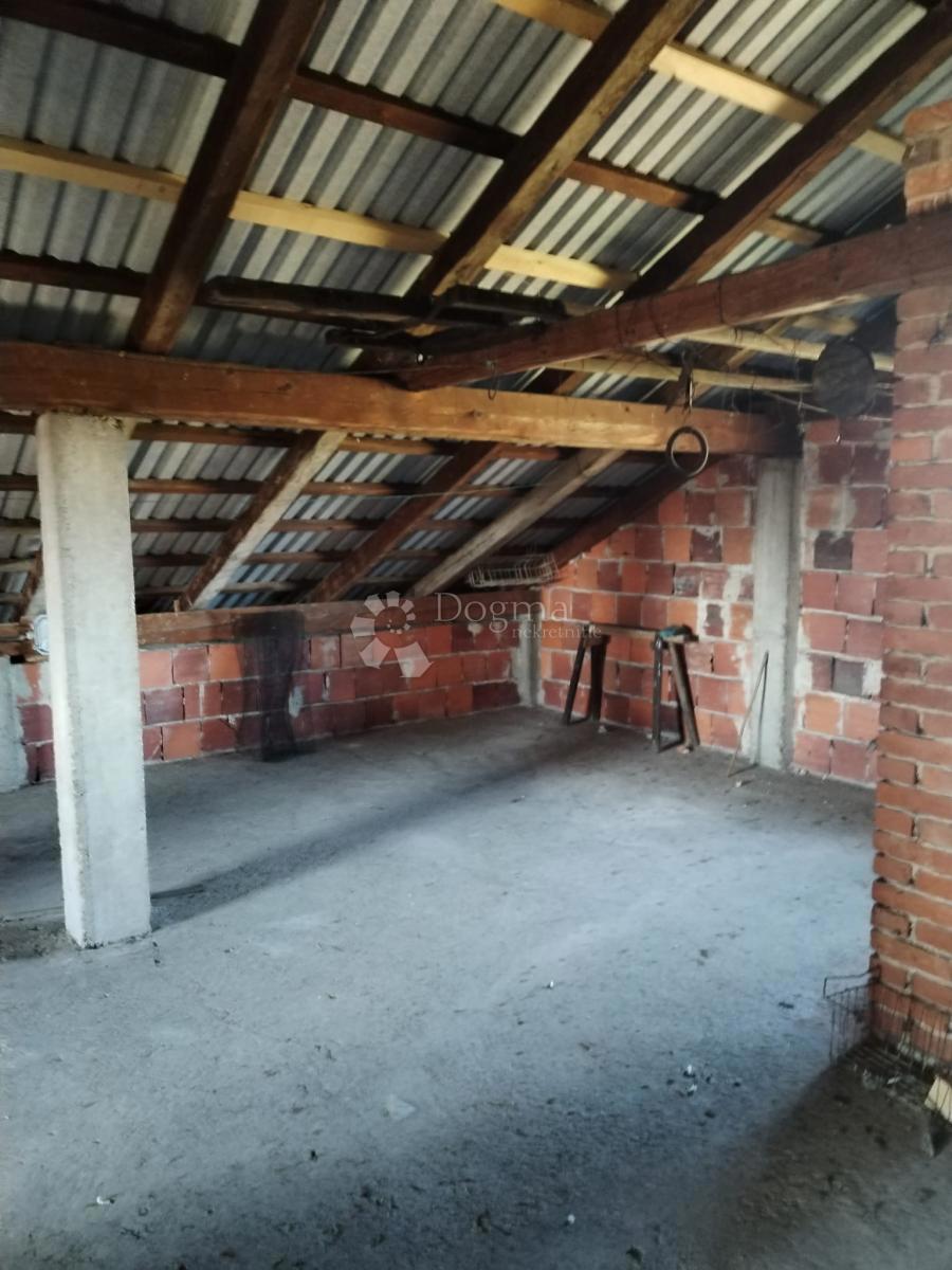 Casa Popović Brdo, Karlovac - Okolica, 260m2