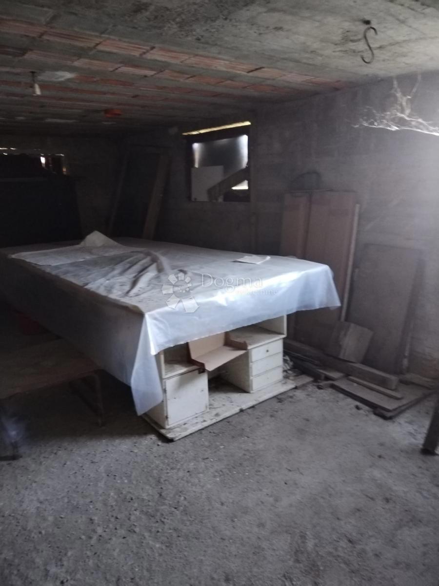 Casa Popović Brdo, Karlovac - Okolica, 260m2