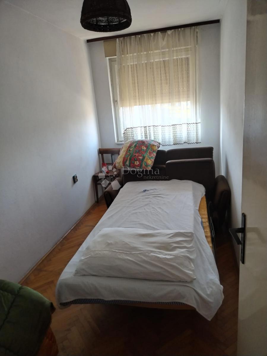 Casa Popović Brdo, Karlovac - Okolica, 260m2