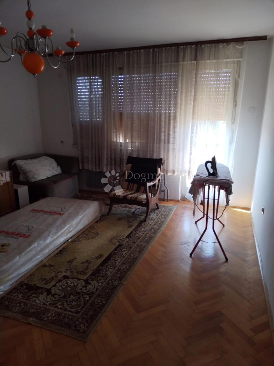 Casa Popović Brdo, Karlovac - Okolica, 260m2