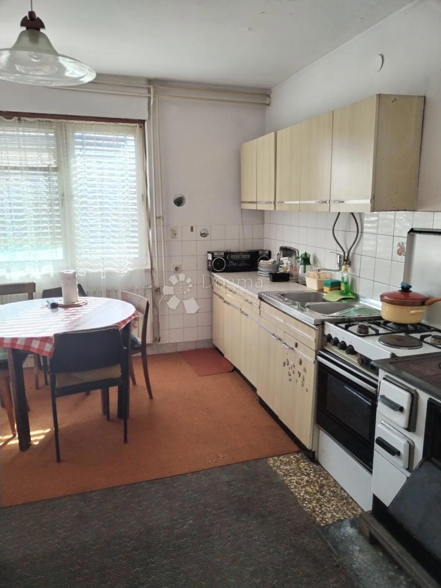 Casa Popović Brdo, Karlovac - Okolica, 260m2