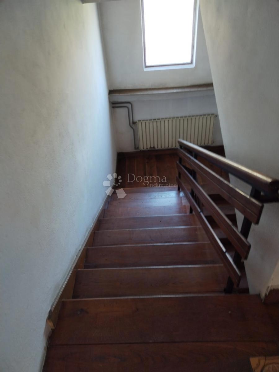 Casa Popović Brdo, Karlovac - Okolica, 260m2