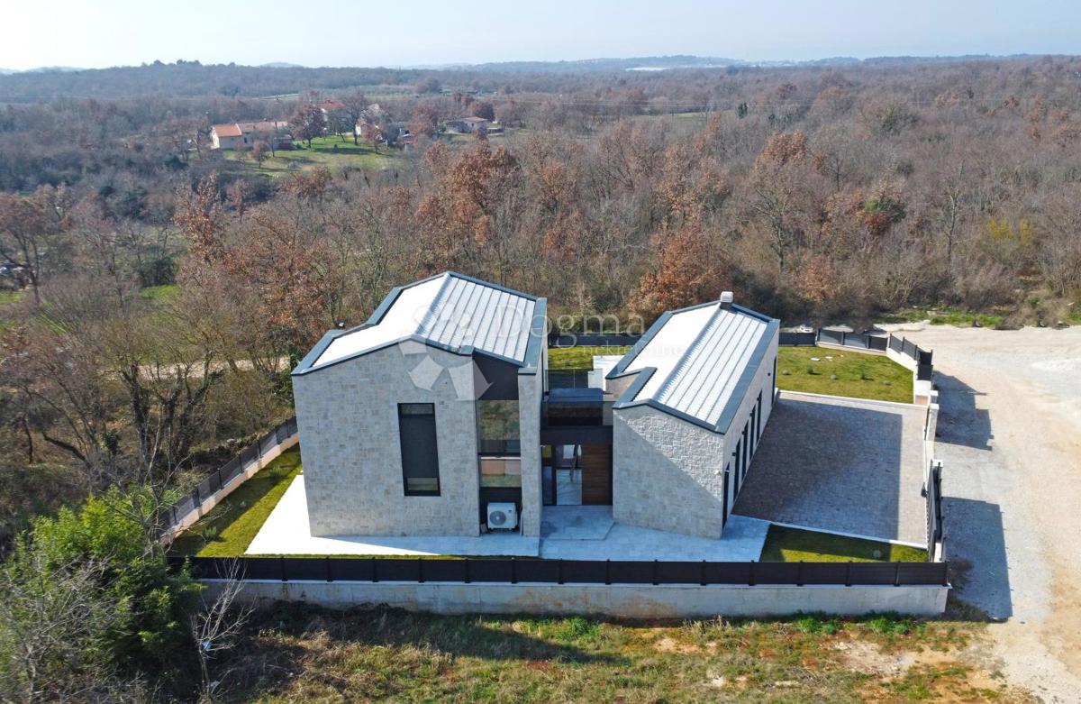 BELLA VILLA MODERNA NEI DINTORNI DI PARENZO