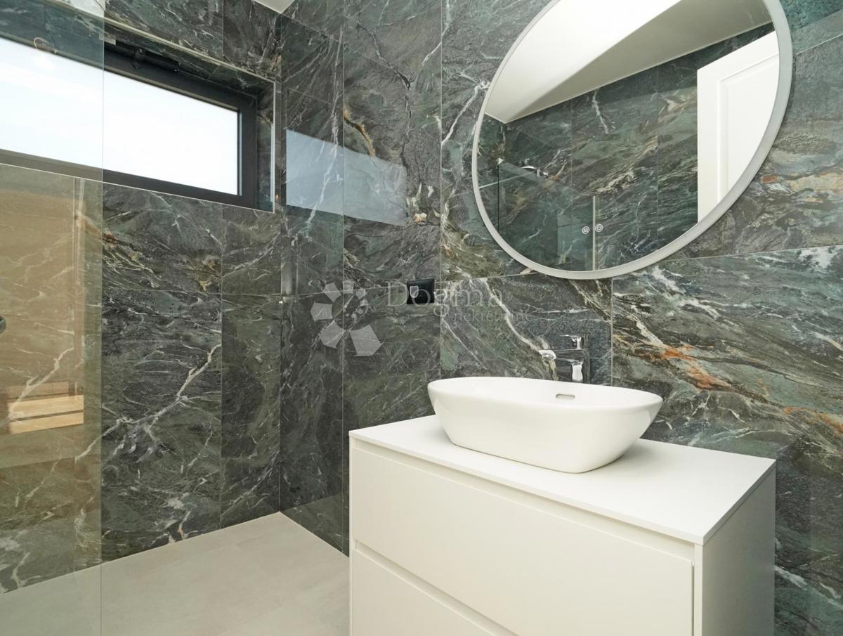 BELLA VILLA MODERNA NEI DINTORNI DI PARENZO