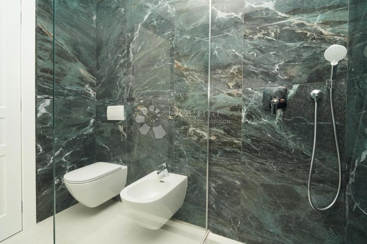 BELLA VILLA MODERNA NEI DINTORNI DI PARENZO