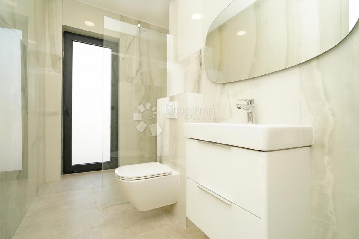 BELLA VILLA MODERNA NEI DINTORNI DI PARENZO