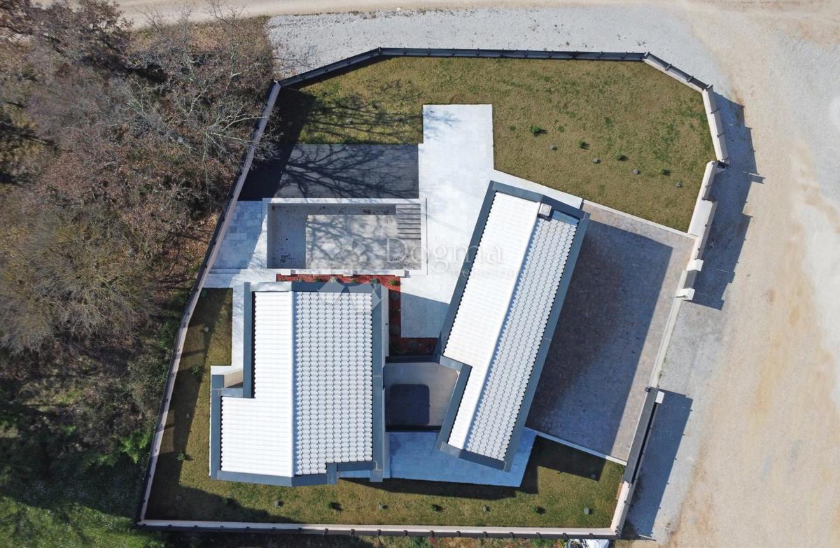 BELLA VILLA MODERNA NEI DINTORNI DI PARENZO