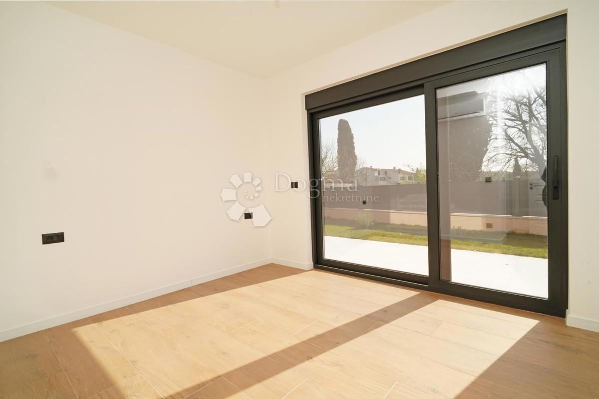 BELLA VILLA MODERNA NEI DINTORNI DI PARENZO