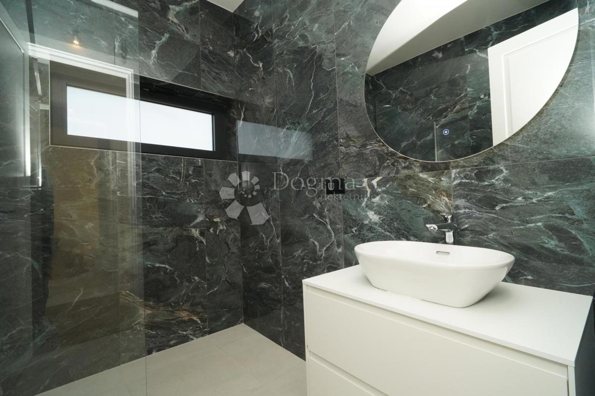 BELLA VILLA MODERNA NEI DINTORNI DI PARENZO