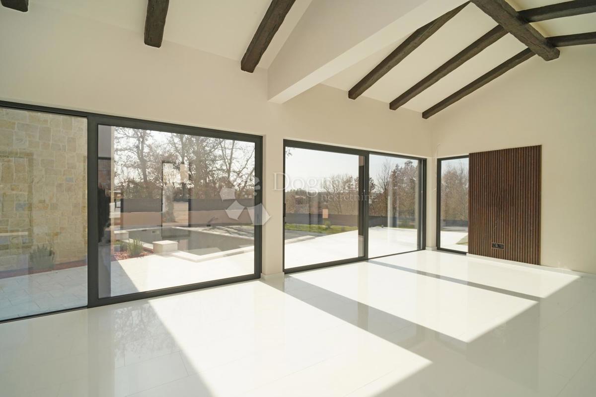 BELLA VILLA MODERNA NEI DINTORNI DI PARENZO