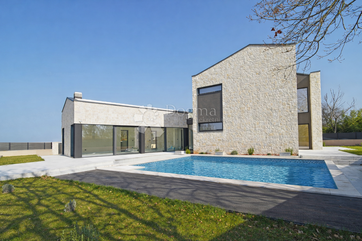 BELLA VILLA MODERNA NEI DINTORNI DI PARENZO