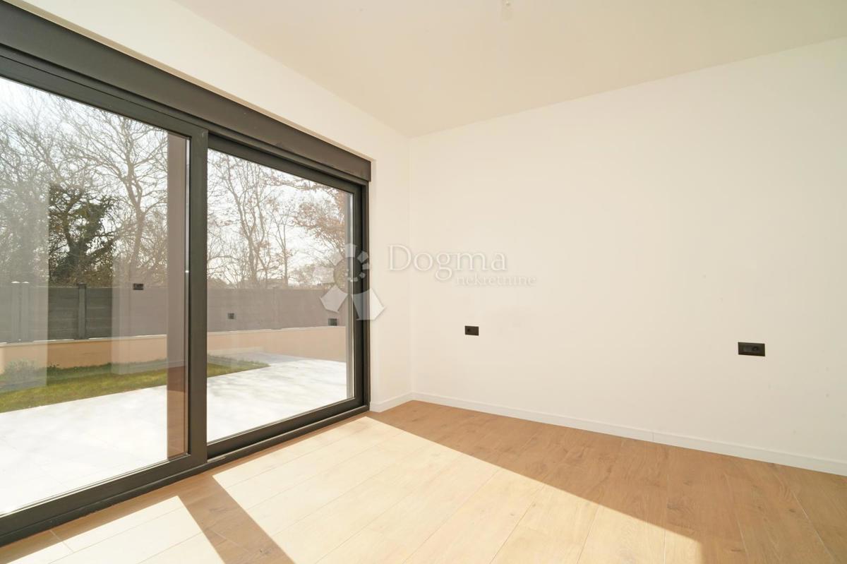 BELLA VILLA MODERNA NEI DINTORNI DI PARENZO