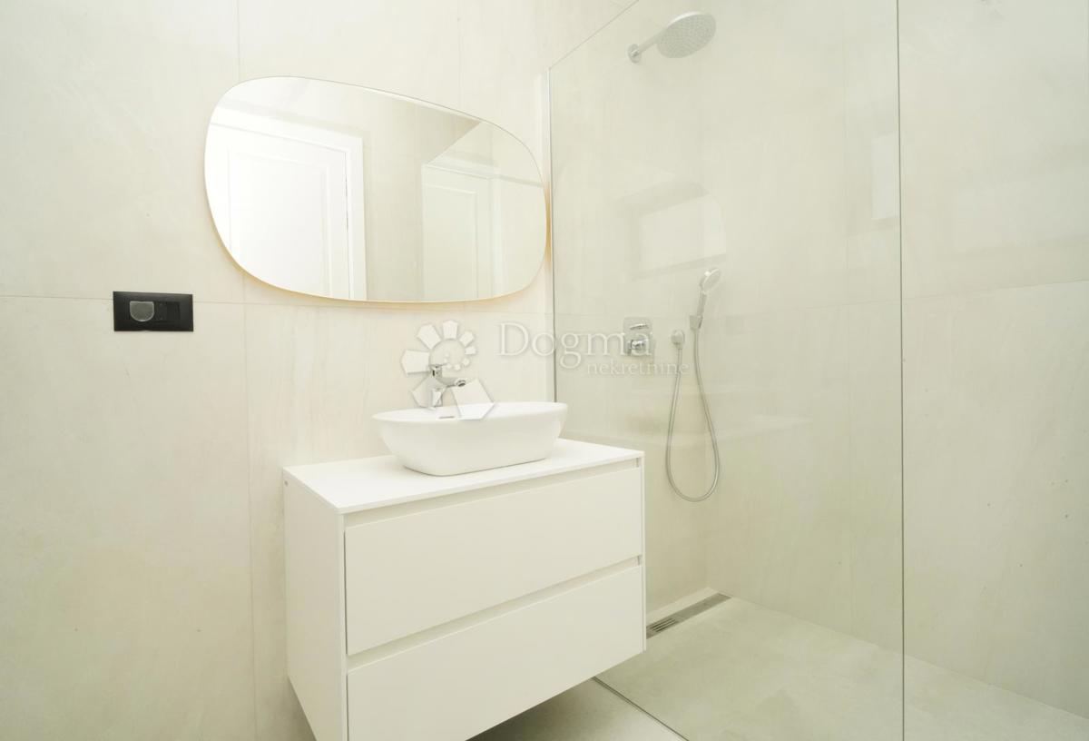 BELLA VILLA MODERNA NEI DINTORNI DI PARENZO