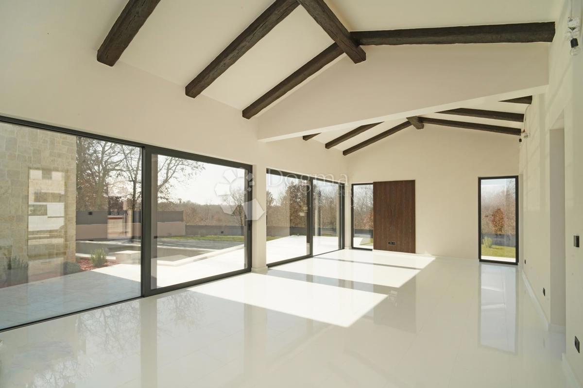 BELLA VILLA MODERNA NEI DINTORNI DI PARENZO