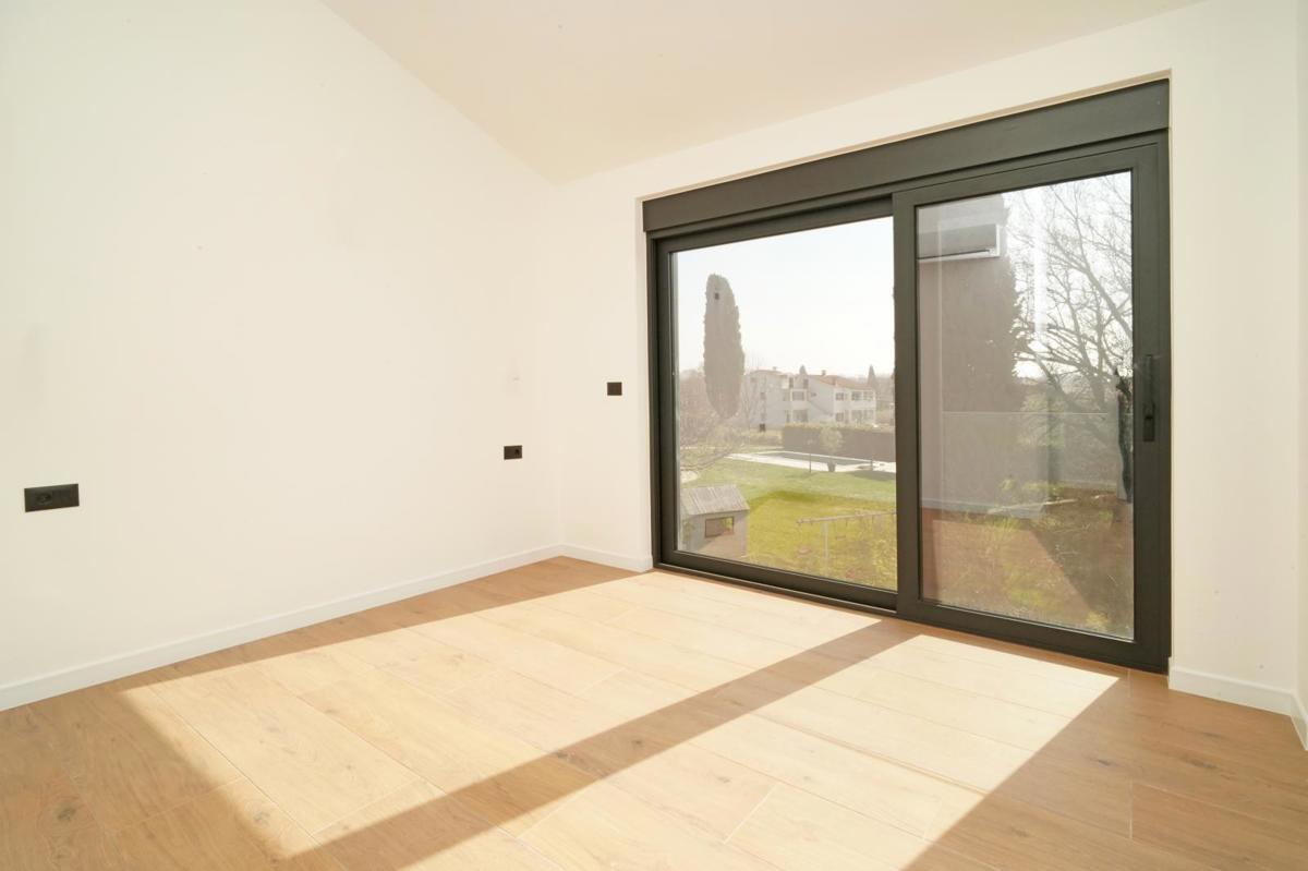 BELLA VILLA MODERNA NEI DINTORNI DI PARENZO