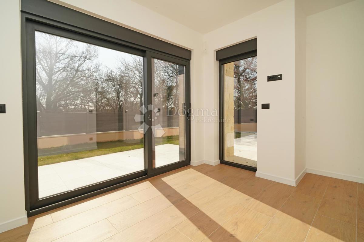 BELLA VILLA MODERNA NEI DINTORNI DI PARENZO