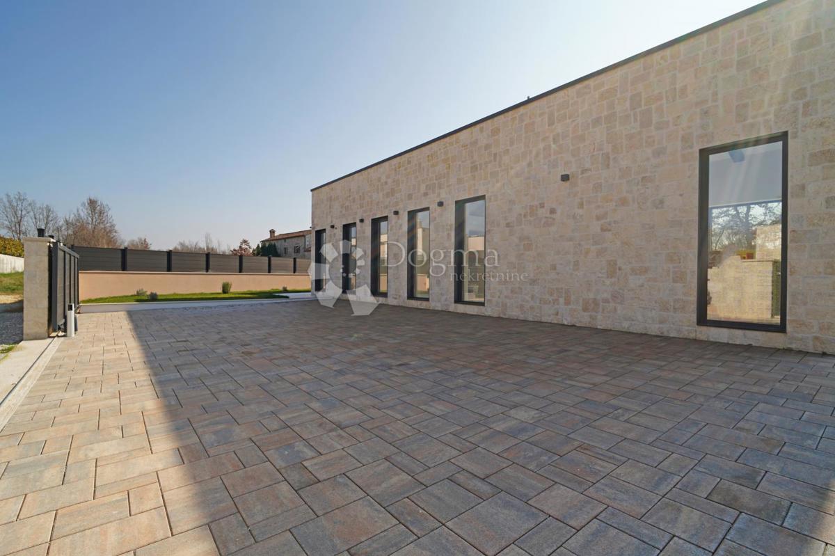 BELLA VILLA MODERNA NEI DINTORNI DI PARENZO