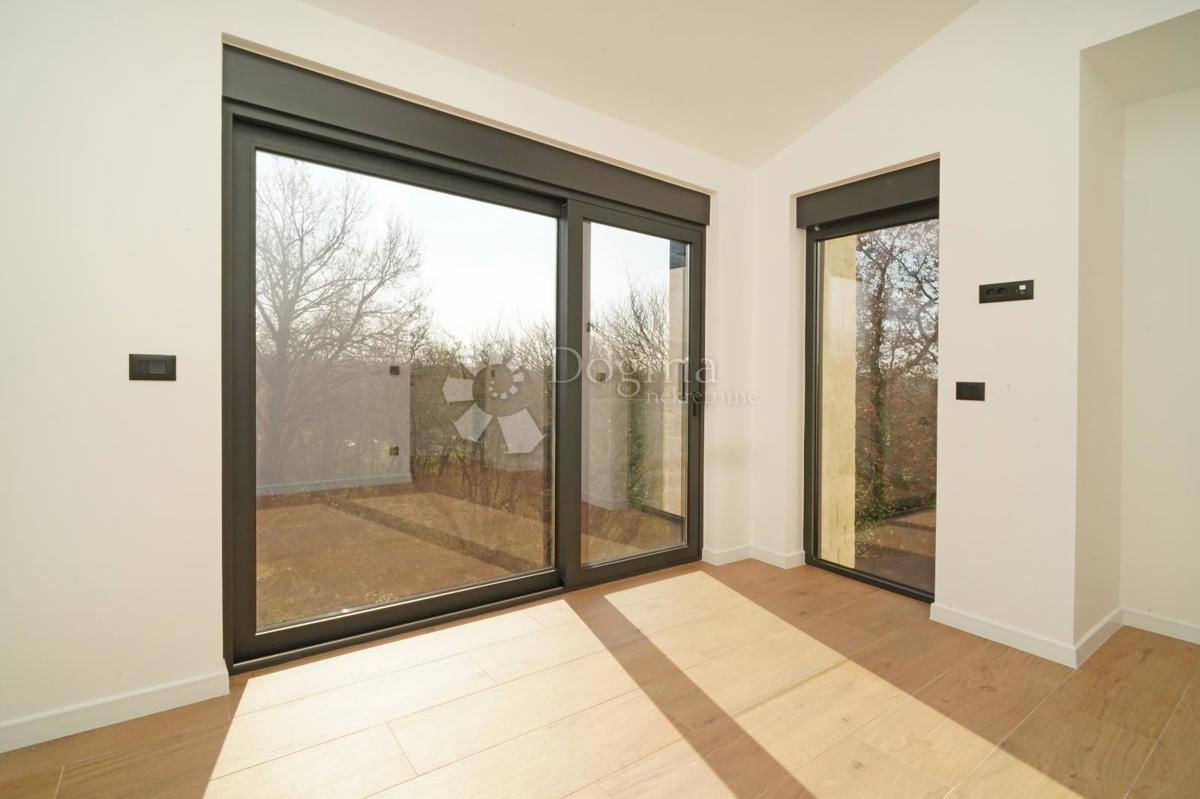 BELLA VILLA MODERNA NEI DINTORNI DI PARENZO