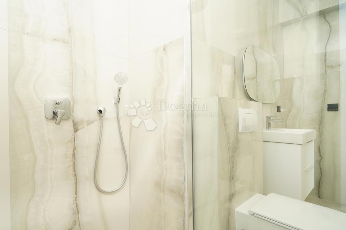 BELLA VILLA MODERNA NEI DINTORNI DI PARENZO