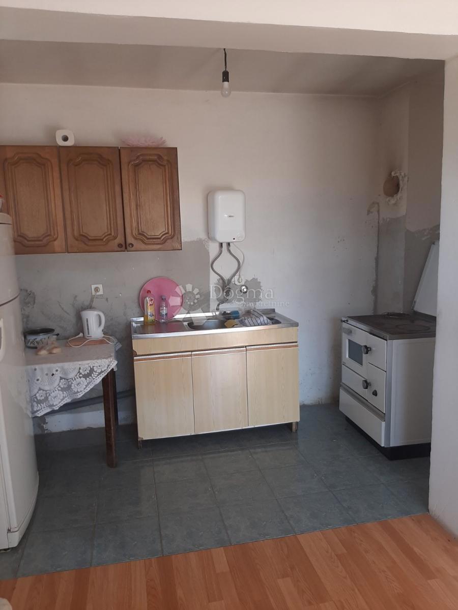 Casa Donji Lapac, 250m2