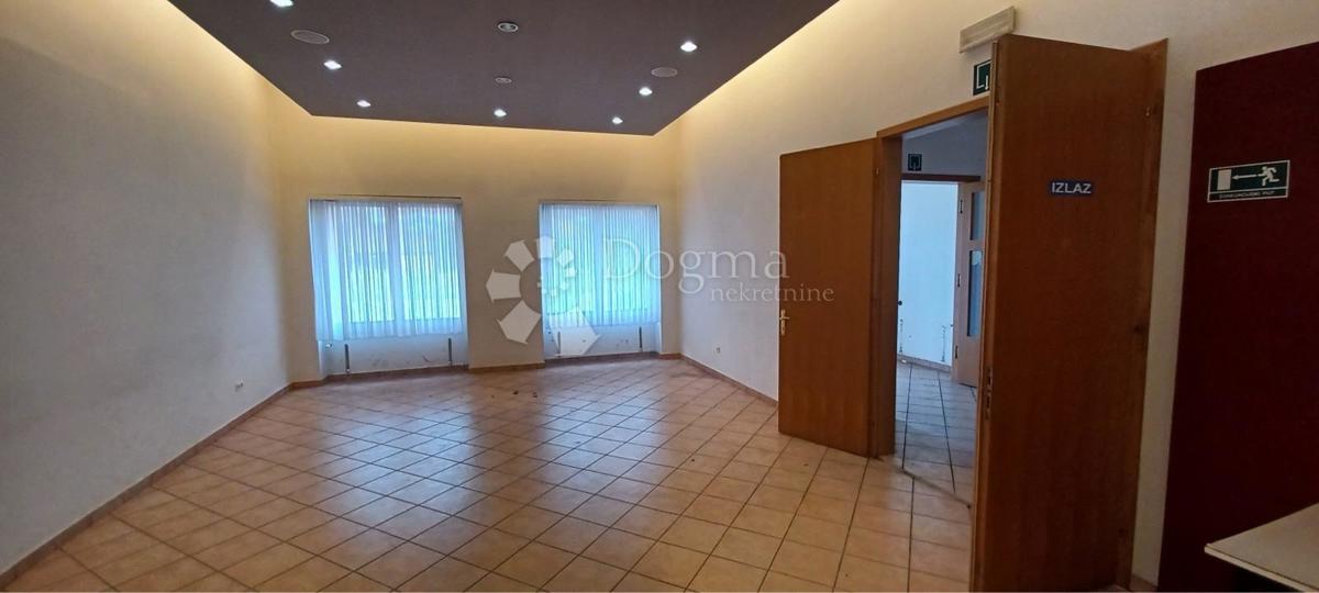 Locale commerciale Sveti Križ Začretje, 1.143m2