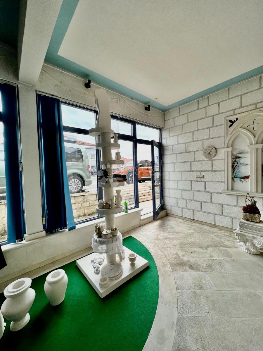 Locale commerciale Strožanac, Podstrana, 82,60m2