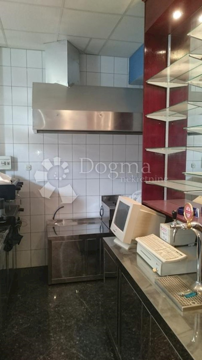 Locale commerciale Senj, 30m2