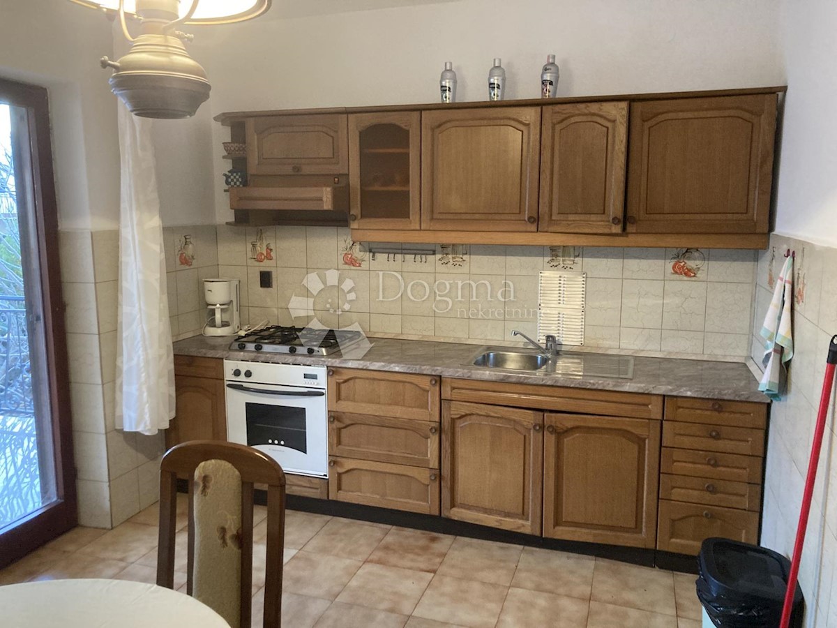 CASA CON RISTORAZIONE - OPPORTUNITÀ PER INVESTIMENTO!