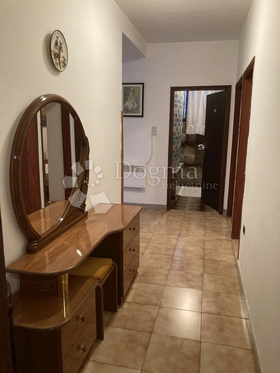 CASA CON RISTORAZIONE - OPPORTUNITÀ PER INVESTIMENTO!