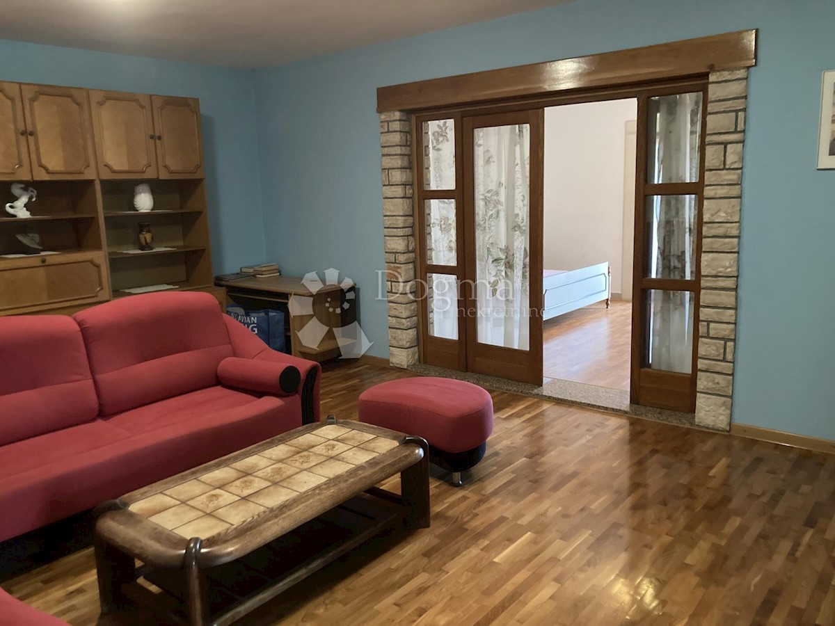 CASA CON RISTORAZIONE - OPPORTUNITÀ PER INVESTIMENTO!