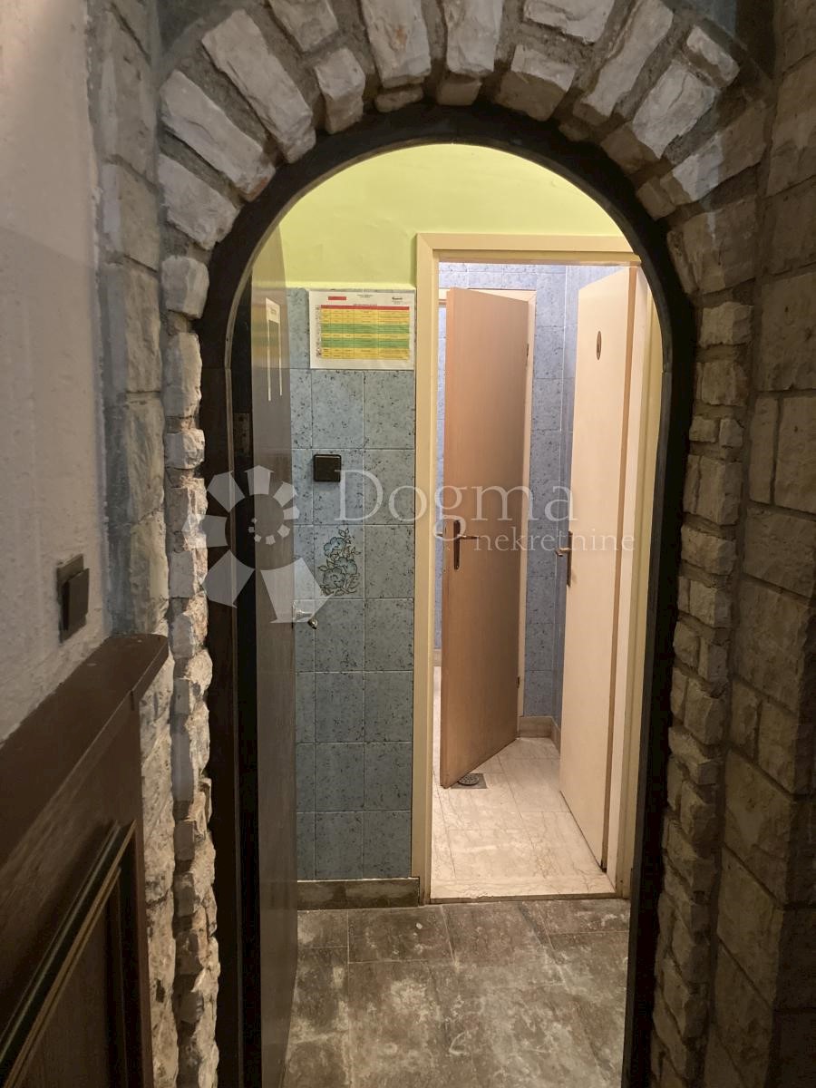 CASA CON RISTORAZIONE - OPPORTUNITÀ PER INVESTIMENTO!