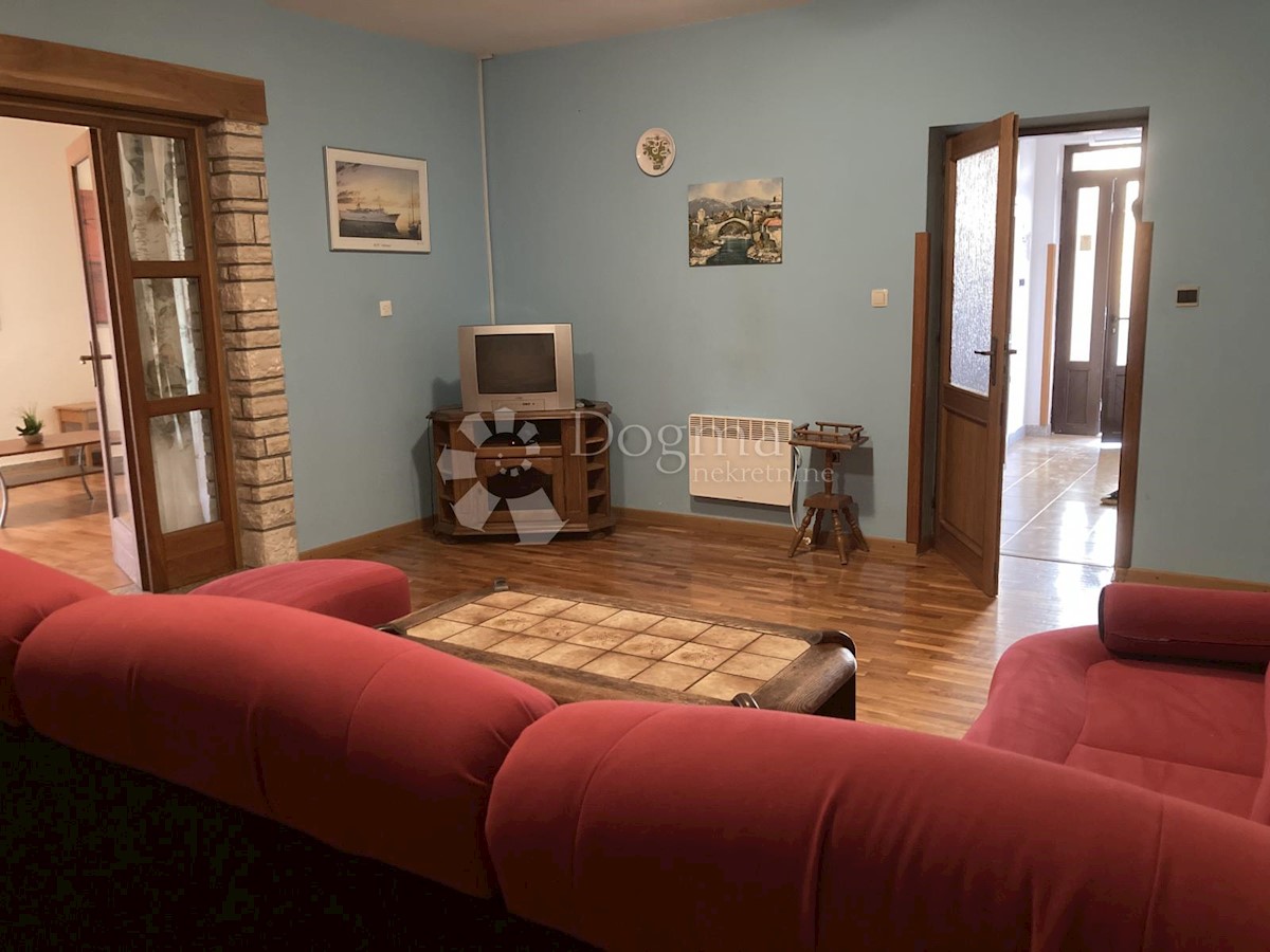 CASA CON RISTORAZIONE - OPPORTUNITÀ PER INVESTIMENTO!