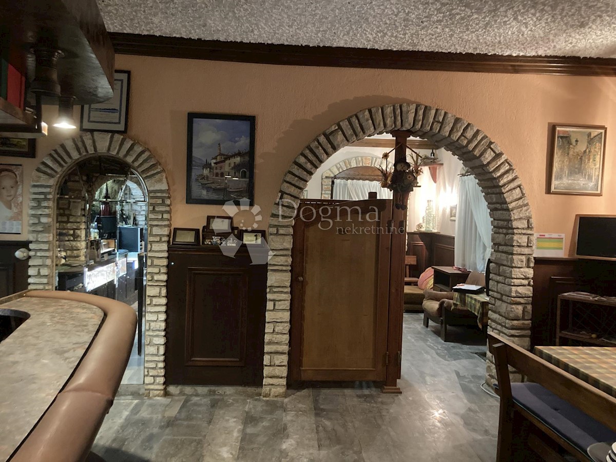 CASA CON RISTORAZIONE - OPPORTUNITÀ PER INVESTIMENTO!