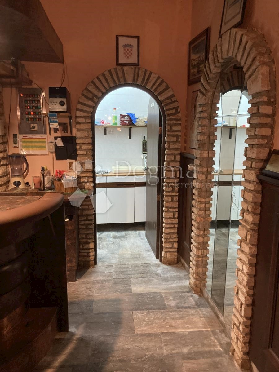 CASA CON RISTORAZIONE - OPPORTUNITÀ PER INVESTIMENTO!