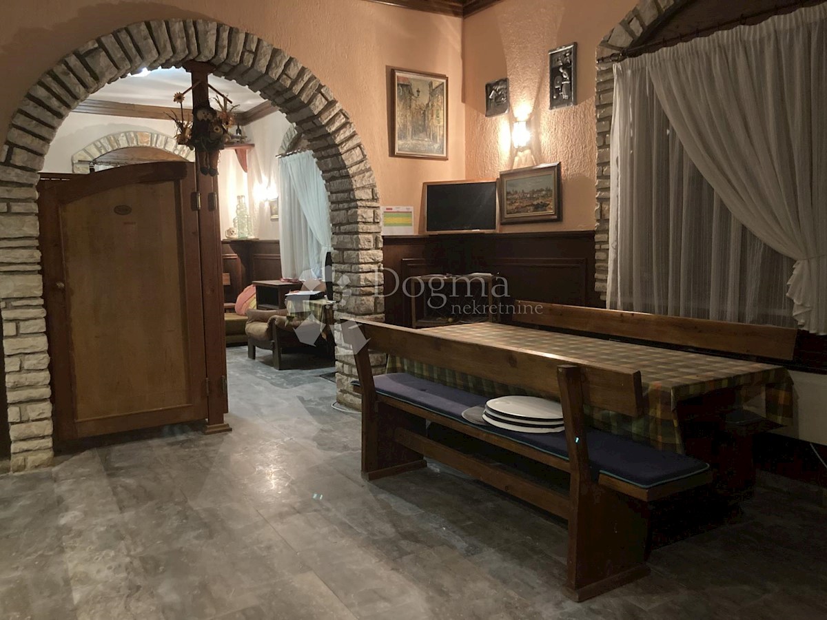 CASA CON RISTORAZIONE - OPPORTUNITÀ PER INVESTIMENTO!