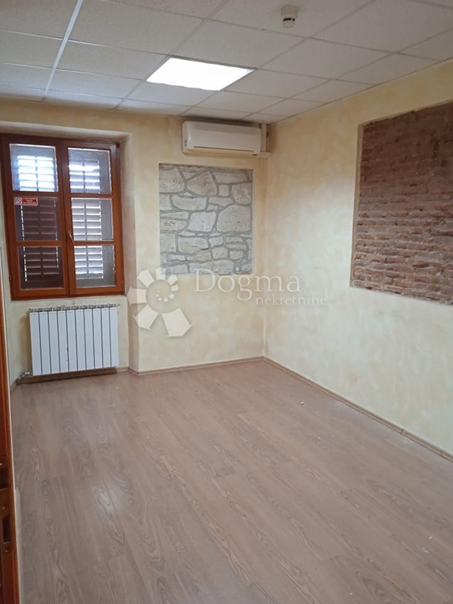 Locale commerciale Centar, Pula, 77,86m2