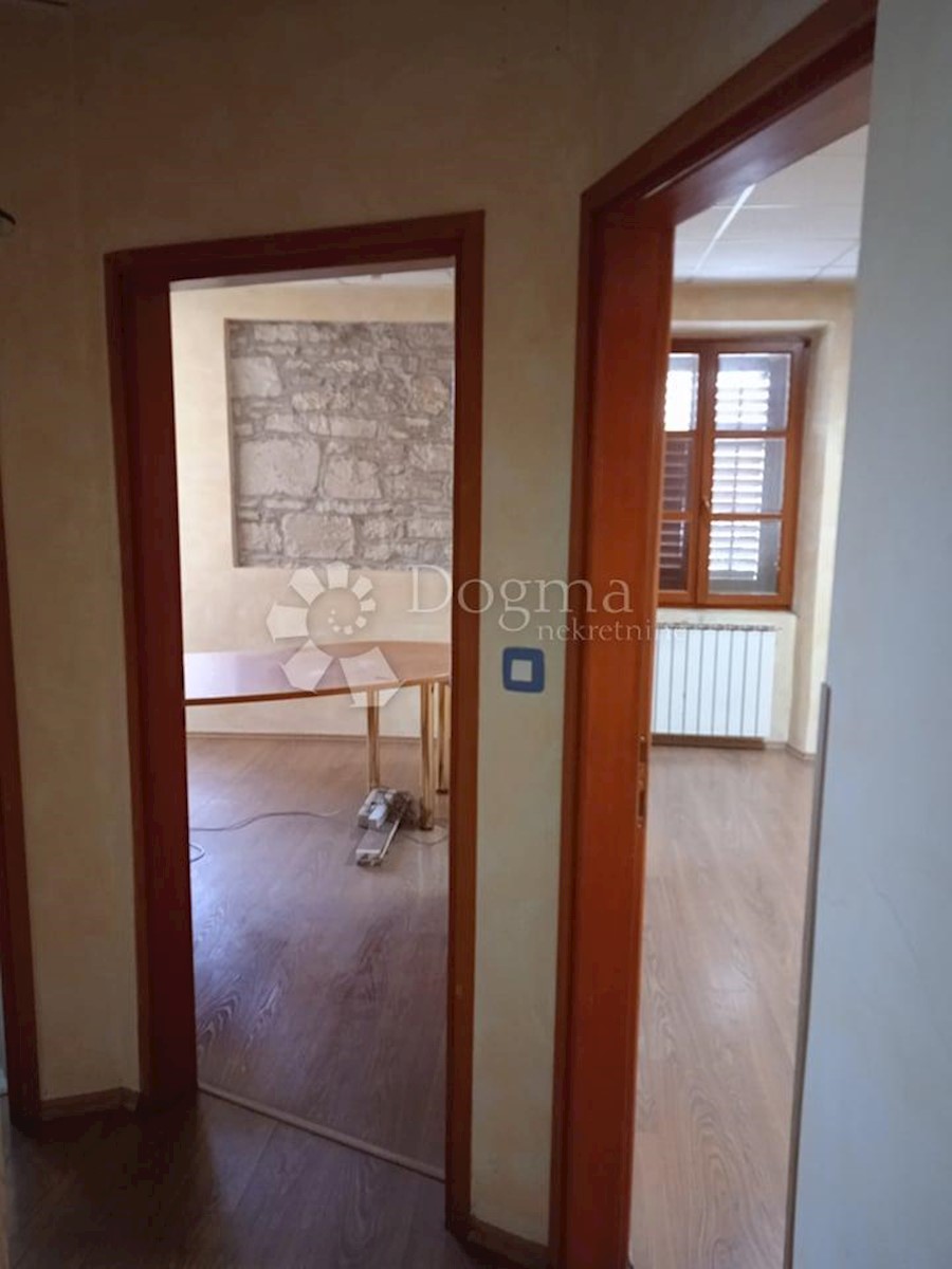 Locale commerciale Centar, Pula, 77,86m2