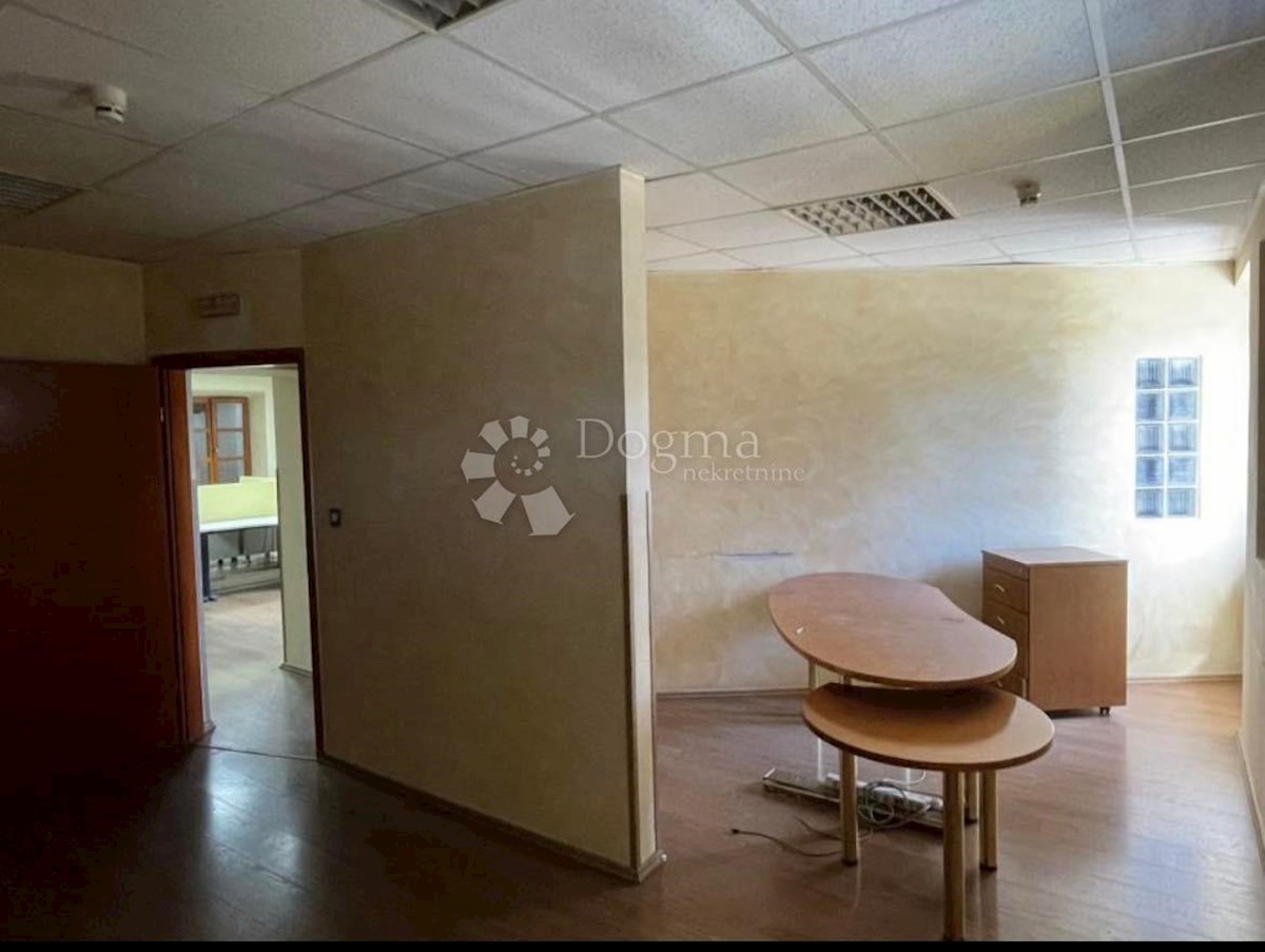 Locale commerciale Centar, Pula, 77,86m2