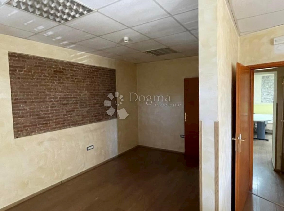 Locale commerciale Centar, Pula, 77,86m2