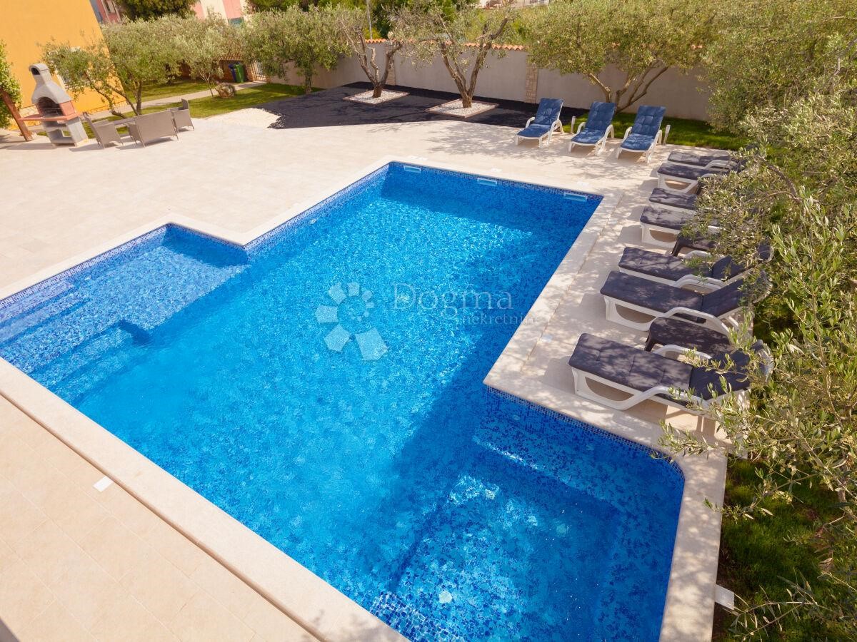 CASA PER 20 PERSONE, PISCINA, SALA, POSIZIONE TOP!