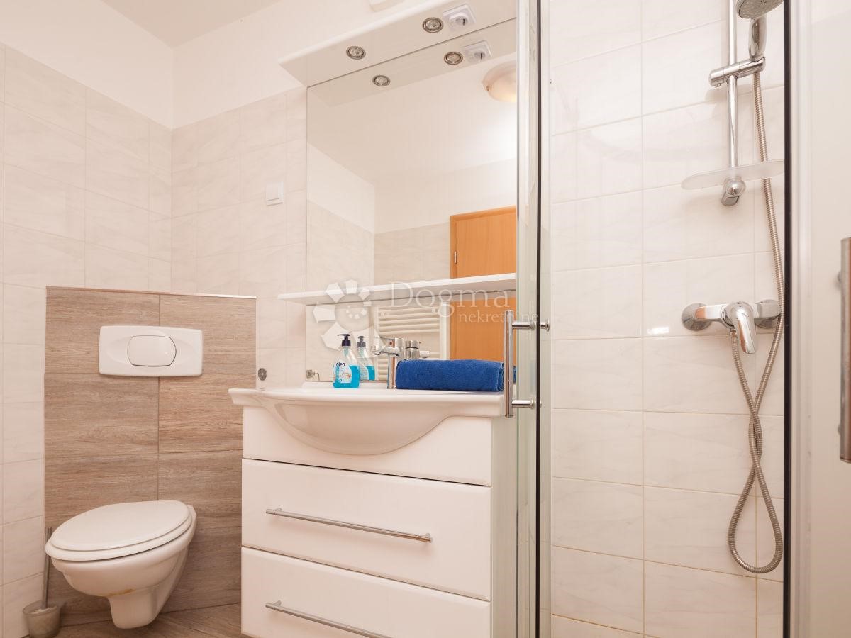 CASA PER 20 PERSONE, PISCINA, SALA, POSIZIONE TOP!
