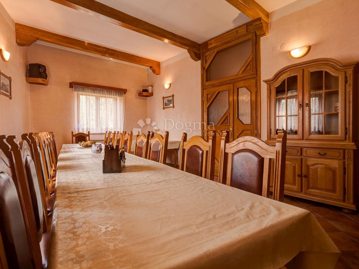 CASA PER 20 PERSONE, PISCINA, SALA, POSIZIONE TOP!