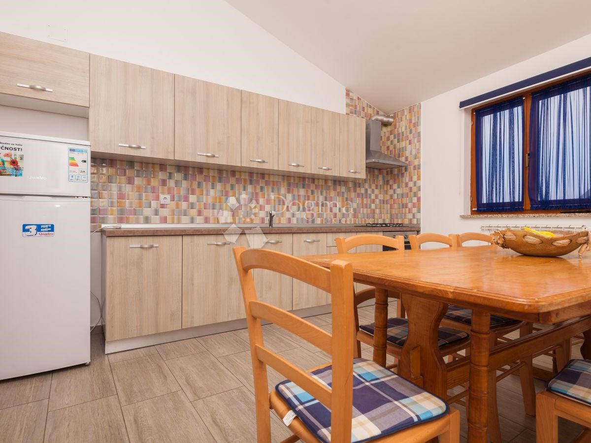 CASA PER 20 PERSONE, PISCINA, SALA, POSIZIONE TOP!