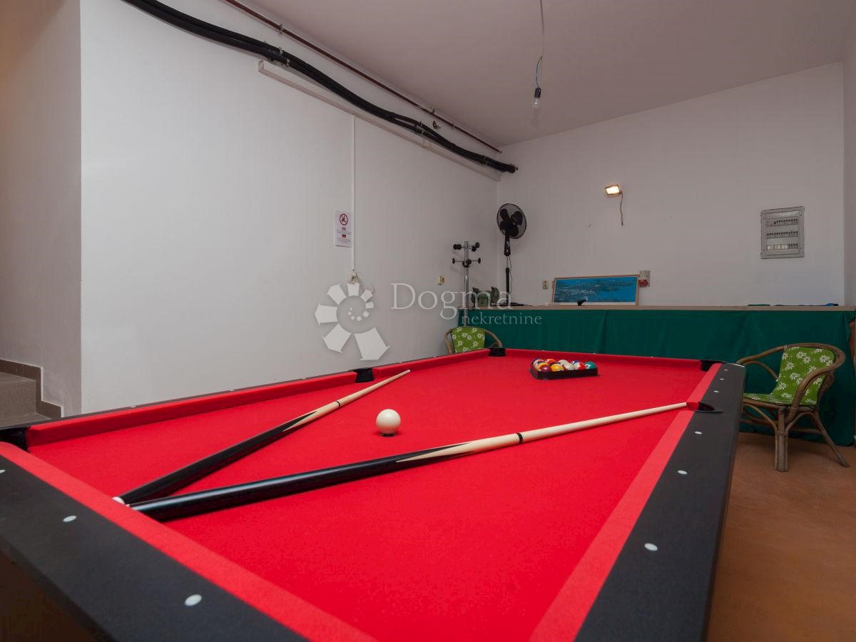 CASA PER 20 PERSONE, PISCINA, SALA, POSIZIONE TOP!