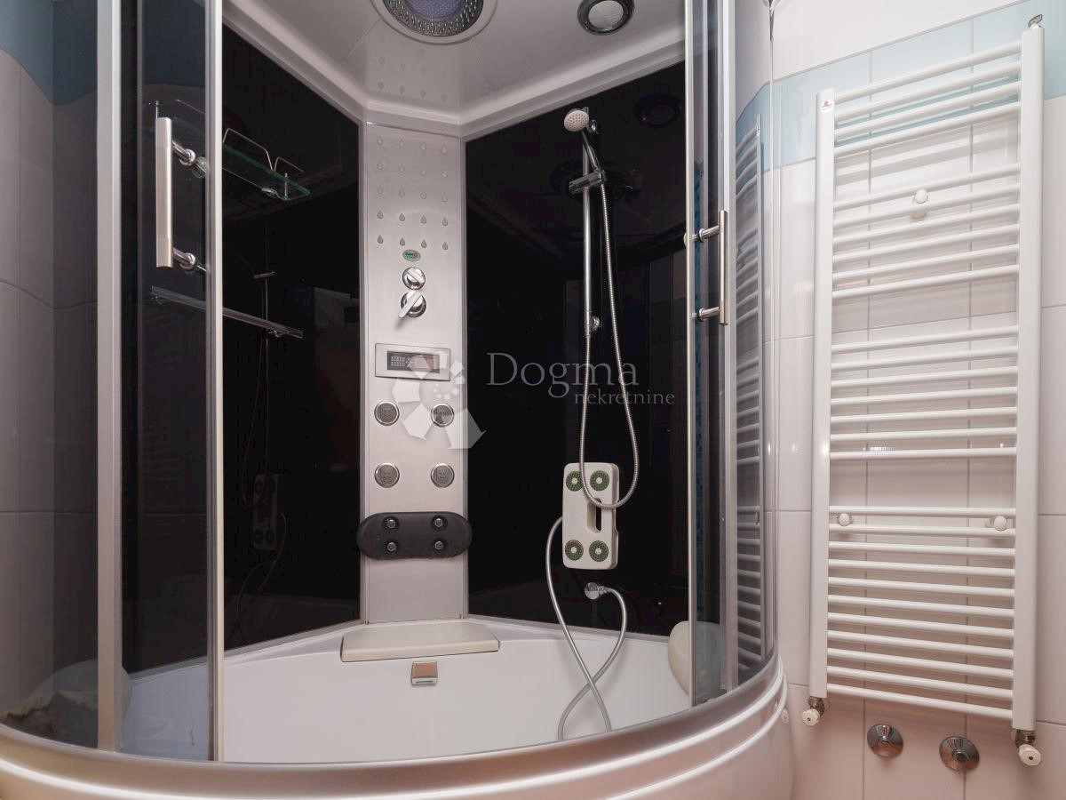 CASA PER 20 PERSONE, PISCINA, SALA, POSIZIONE TOP!