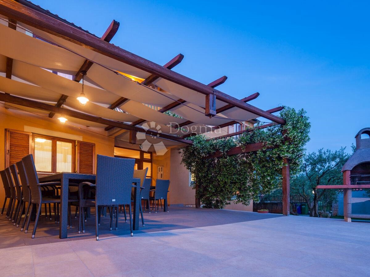 CASA PER 20 PERSONE, PISCINA, SALA, POSIZIONE TOP!