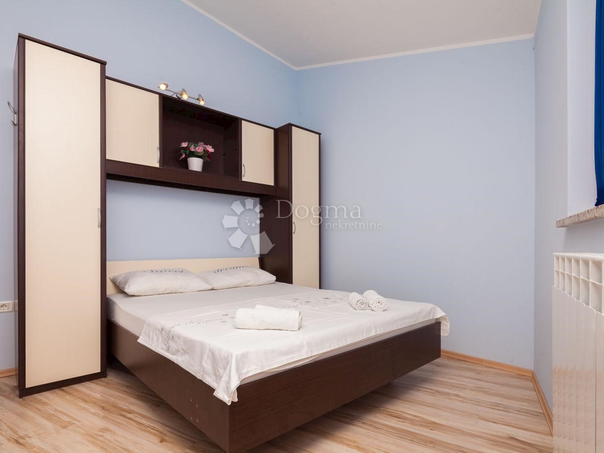 CASA PER 20 PERSONE, PISCINA, SALA, POSIZIONE TOP!